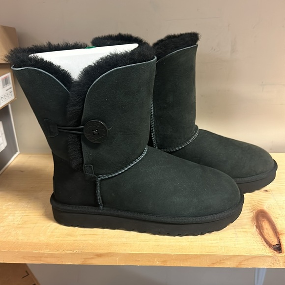 UGG Black Bailey Button Shearling Boots - Picture 5 of 9